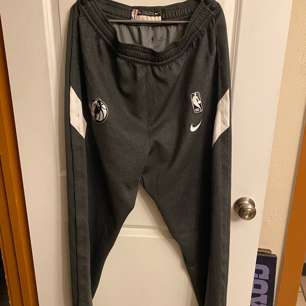 NWOT Nike Dallas Mavericks Tear Away Sweatpants
